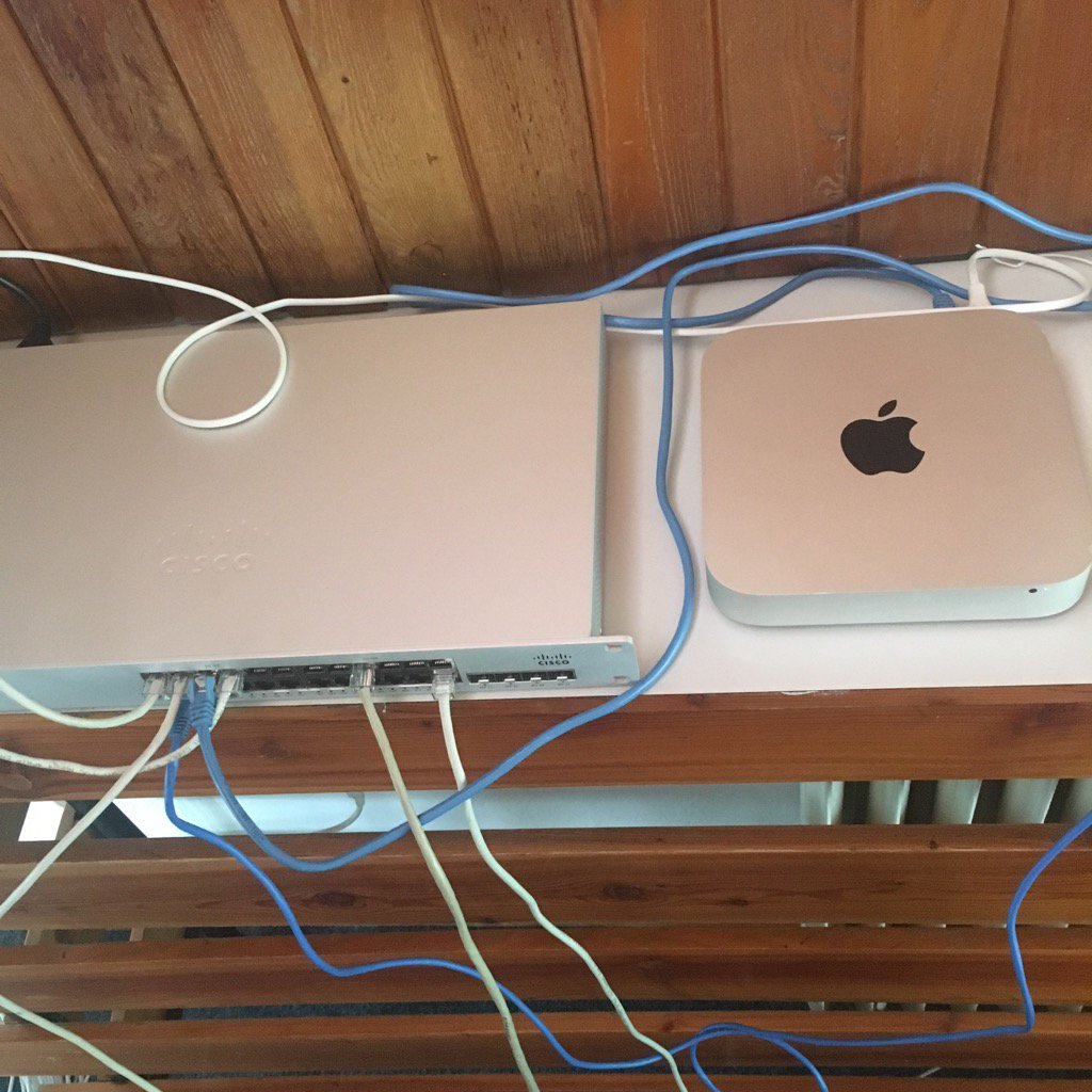 JanKucerik's tweet photo. #macserver a #cisco #ipadmoravka jede na plné obrátky! https://t.co/d6VZOW17W0