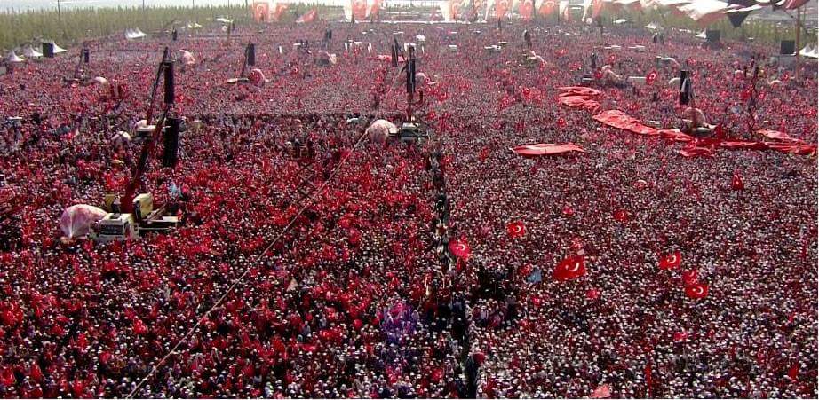 Hasankilicaslan's tweet photo. Biz bu gazla Amerikaya da Gireriz Vatikana da #Yenikapi https://t.co/9mRSqNAEk7