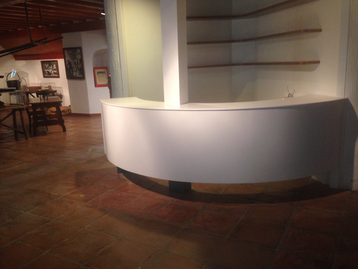 ar_solidsurface's tweet photo. Mostrador para sala de degustaciones realizado en #himacs 
#interiorismo #arsuperficiessolidas  #arquitectura https://t.co/EY8zXG9ifV