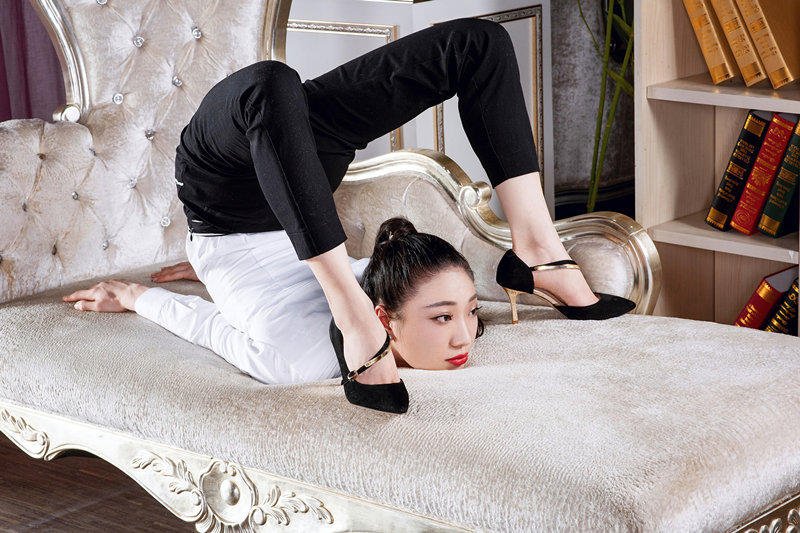 Meet Liu Teng, the most flexible woman in #China who can bend her body to.....