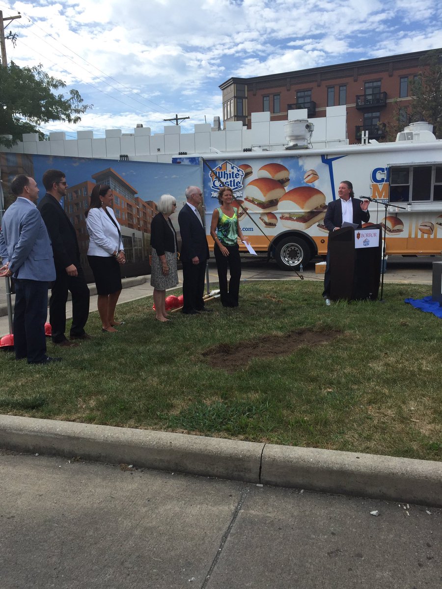 BorrorBuzz's tweet photo. And we're off! #whitecastlegroundbreaking #thecastle #borror https://t.co/7uCMbnfdiw