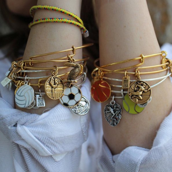 dwell_boutique's tweet photo. Pride • Determination • Victory 🇺🇸⚽🏀🏊🏆#AlexandAni #teamUSAcollection https://t.co/N0ZV3sJVei