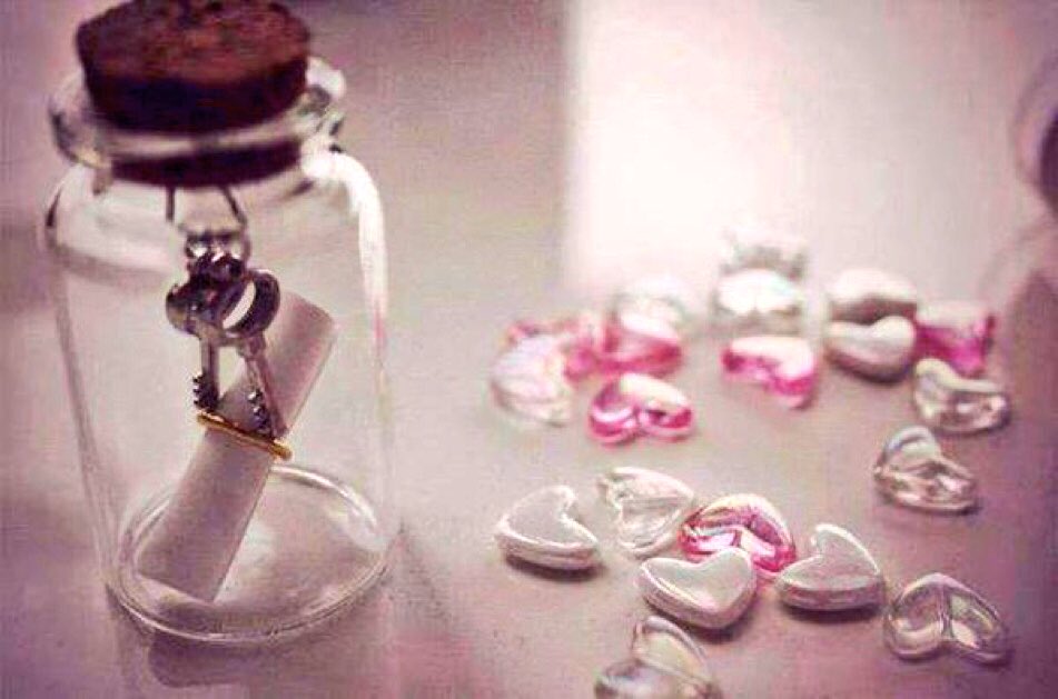 🌸💕🌸
.
ما ﻻ يرتاح له قلبك ﻻ تثق به أبدآ ..
فالقلب أبصر من آلعين .. ~
.
🌸💕🌸