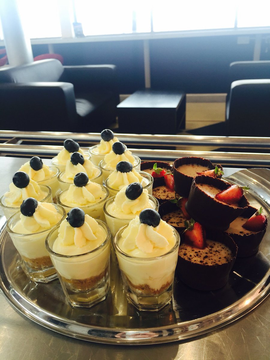 SimpsonCatering's tweet photo. A special diner treat today! Lemon cream crunch and chocolate cups with a white chocolate ganache 😋 #Yum https://t.co/fcnVfbJfIe