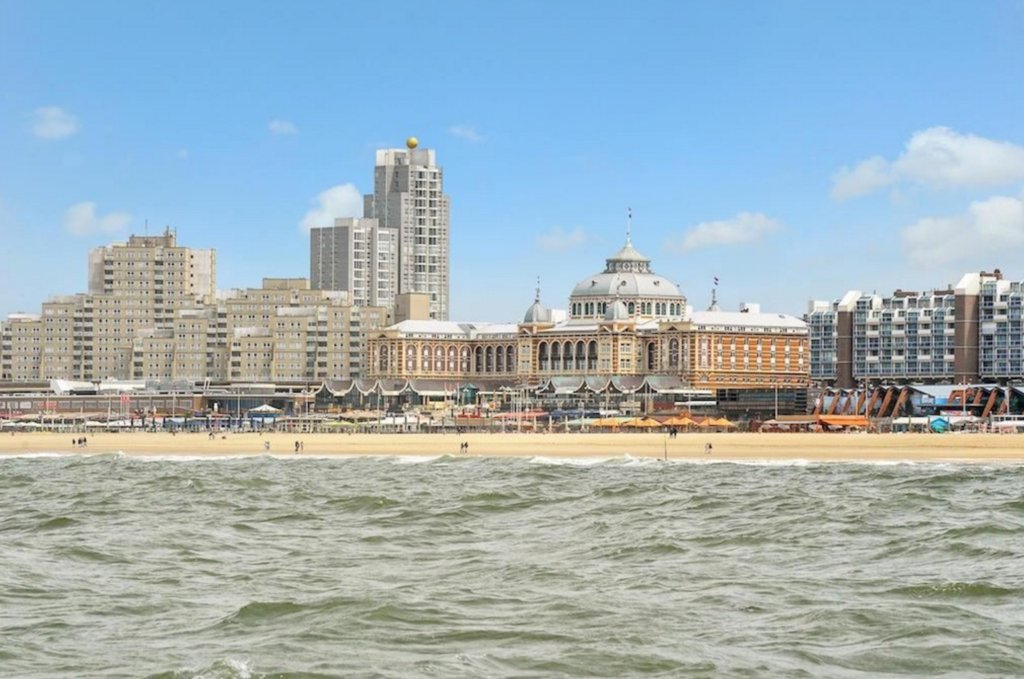 Gevonden op Funda: 5 keer wonen aan zee voor maximaal 2 ton #strand #wonen #zee #gevondenopfunda #vastgoed