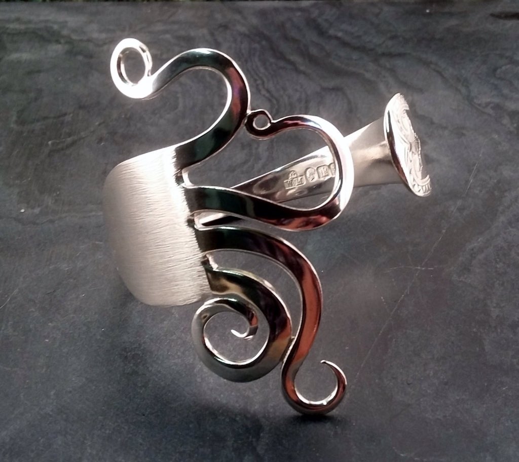Norfolkpebble's tweet photo. This is the work of @davidbodsworth take a look at the #jewellery made from #spoon #forks #spoonrings #forkrings https://t.co/10zOyWbBwK