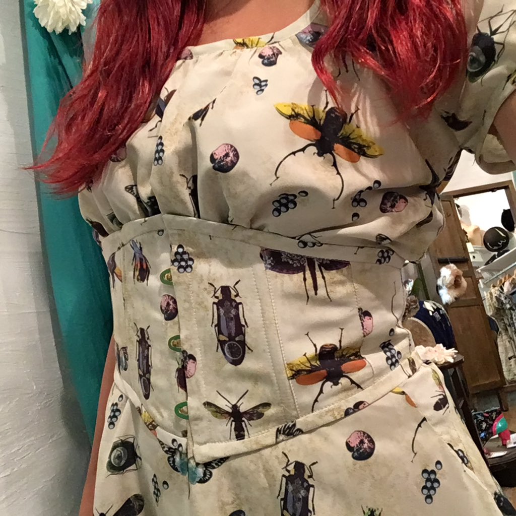 ペイデフェ 虫柄 シャツ 中野ブロードウェイ発「ペイデフェ」が