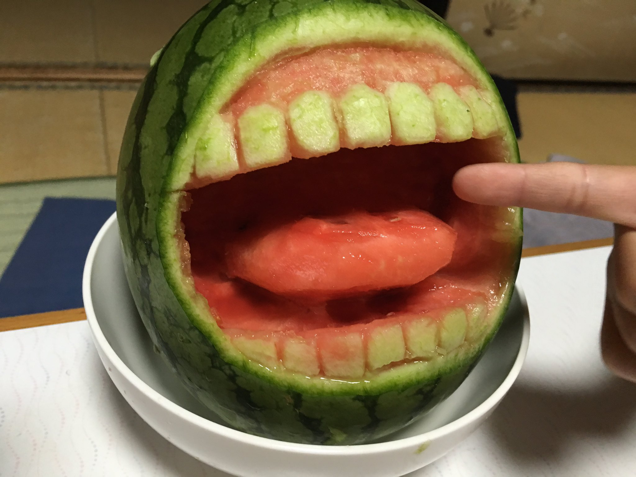 兄貴の奥さんが作ったスイカがやべぇ バケモノかスイカか 話題の画像プラス