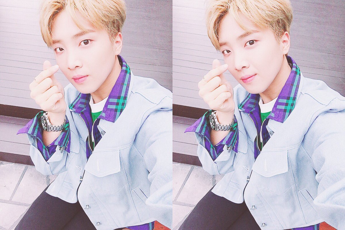teamct_romeo's tweet photo. [윤성] 윤성셀카비하인드컷!!! 이욜~~~~~~~ #로미오 #ROMEO #윤성셀카 #비하인드 #오대오 https://t.co/LwHzl5Mk7n