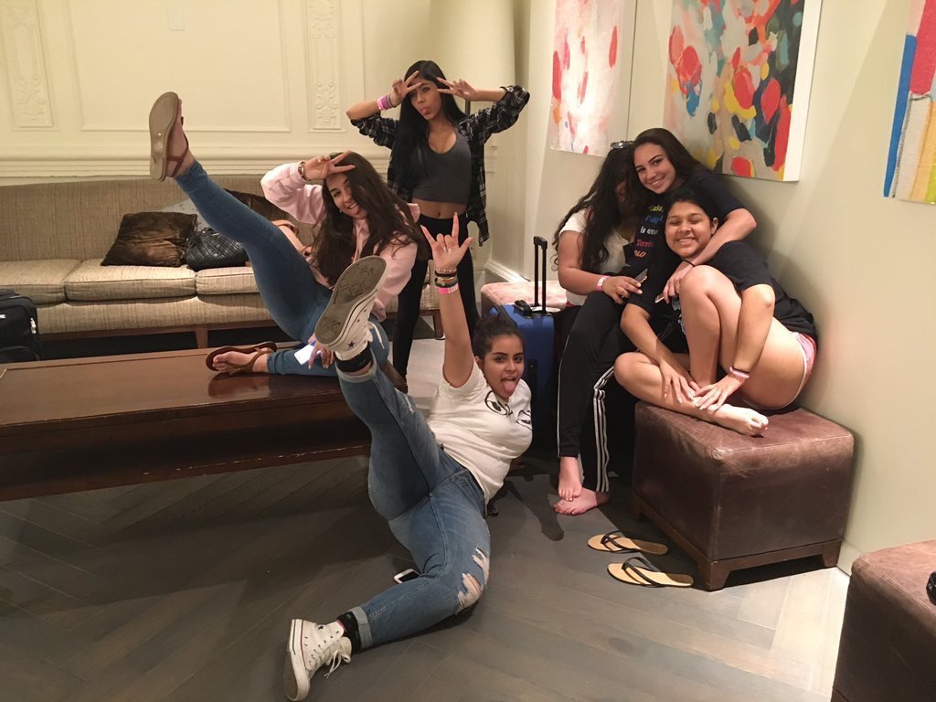 okayitsaly's tweet photo. i miss my girls so much 

{ @okokteags } https://t.co/88Rlo2Rj0e