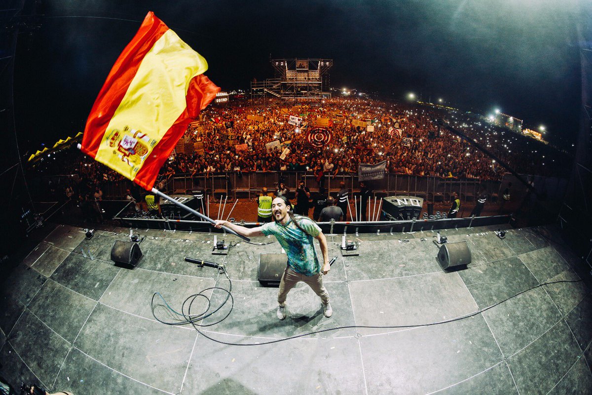 steveaoki's tweet photo. Valencia Spain. Last time I played for #ArenalSound was 2012 &amp; you made me feel welcome again! 🙌🙌🙌🇪🇸🇪🇸🇪🇸 https://t.co/MRrPyrpgPo