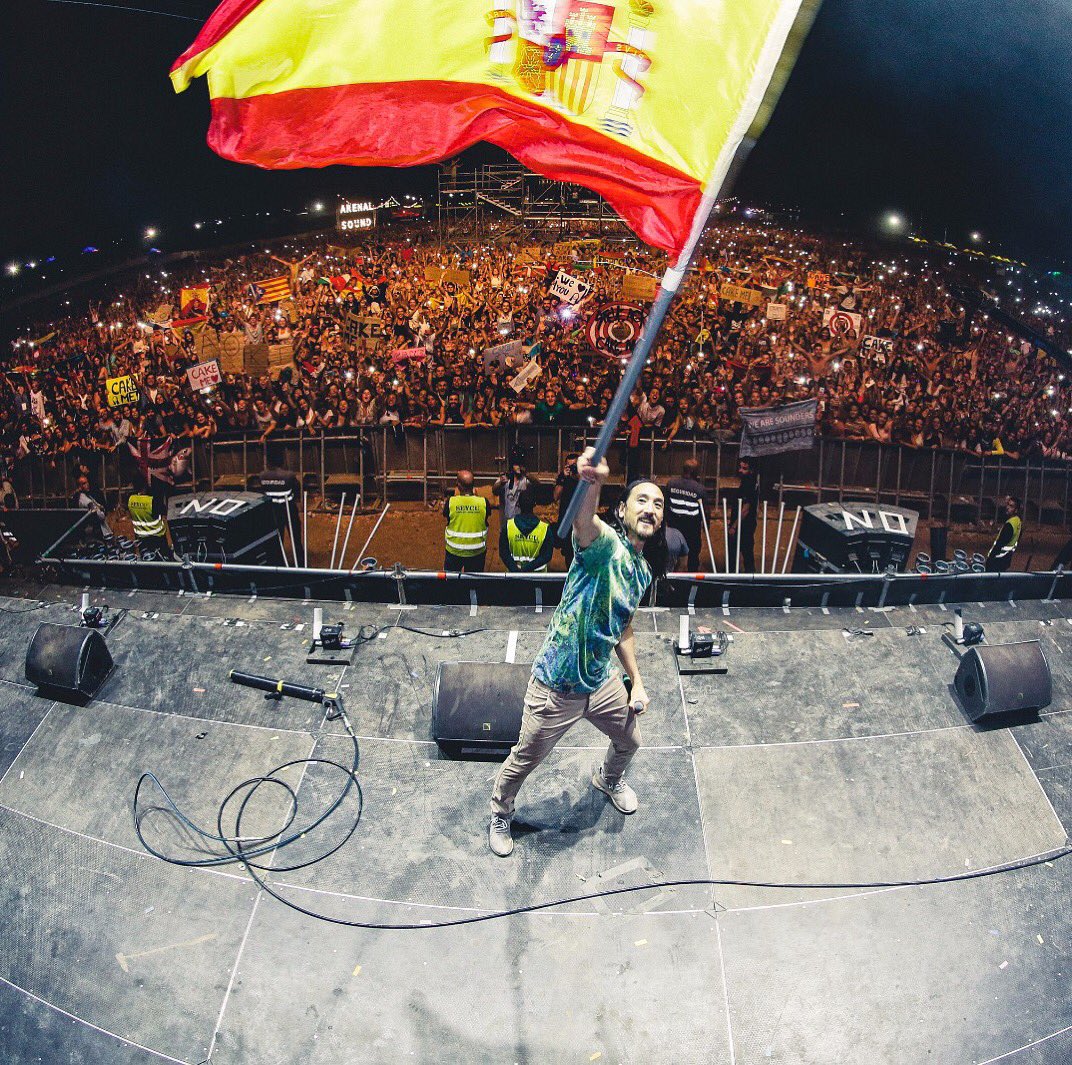 Valencia Spain. Last time I played for #ArenalSound was 2012 & you made me feel welcome again! 🙌🙌🙌🇪🇸🇪🇸🇪🇸 https://t.co/MRrPyrpgPo