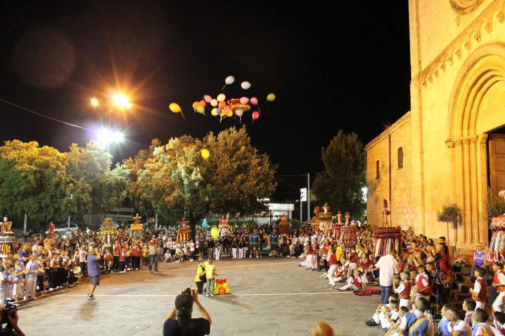 comunedisassari's tweet photo. Piccoli Candelieri, le foto della XX edizione https://t.co/BCR8v7tbtU
#Sassari #candelieri16 https://t.co/An7PRb41U4