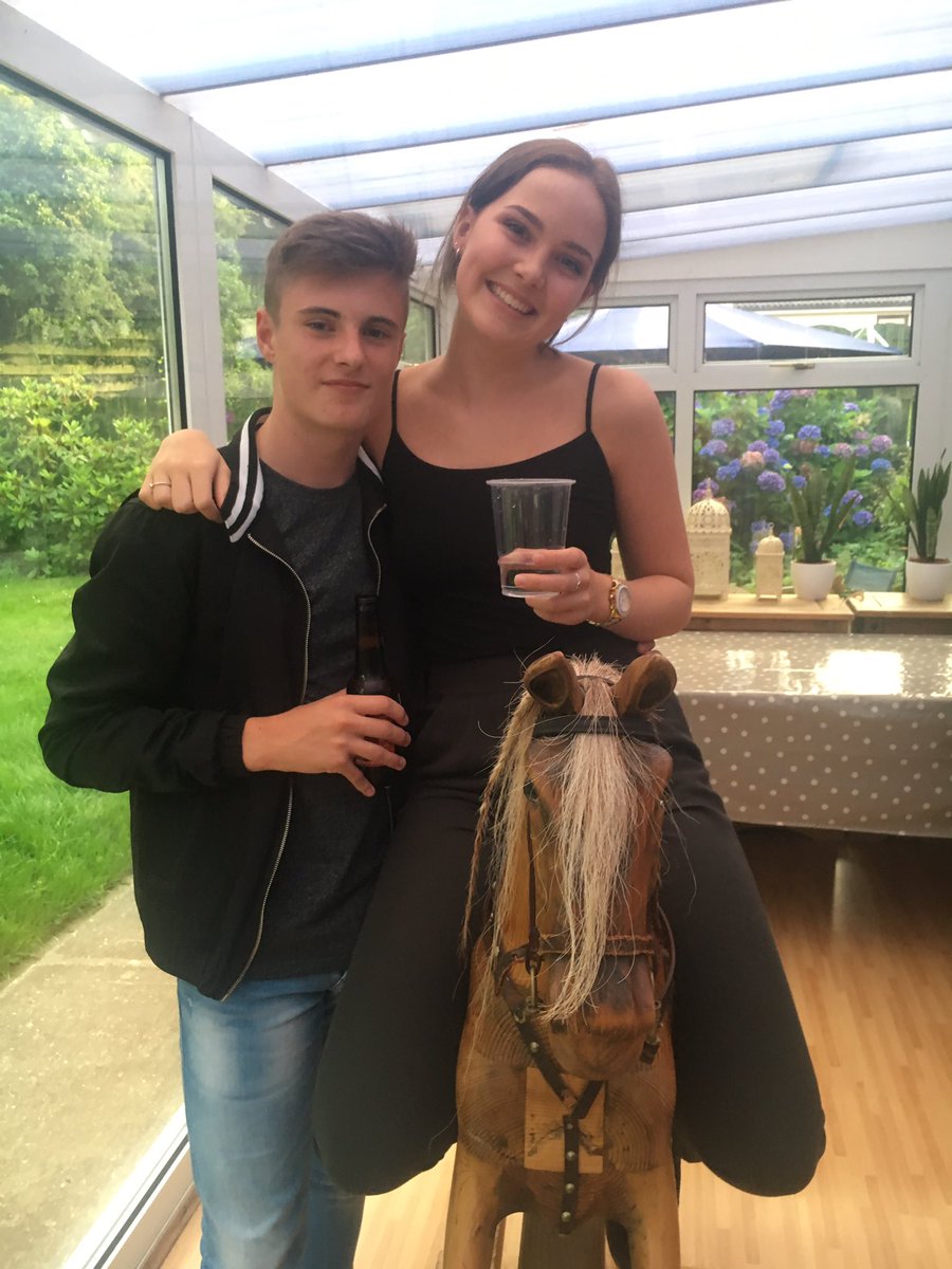 EllisonBecca's tweet photo. Happy bday bruddah @dean_leece08 💞💞 https://t.co/LFMAuwh2iz