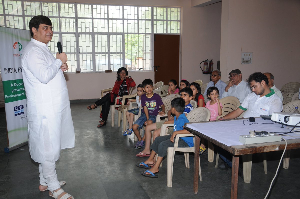 thinkenvironmnt's tweet image. Our awareness campaign in Kangara Niketan, Janakpuri. We showed the documentary and presentation.

#thinkenvironment