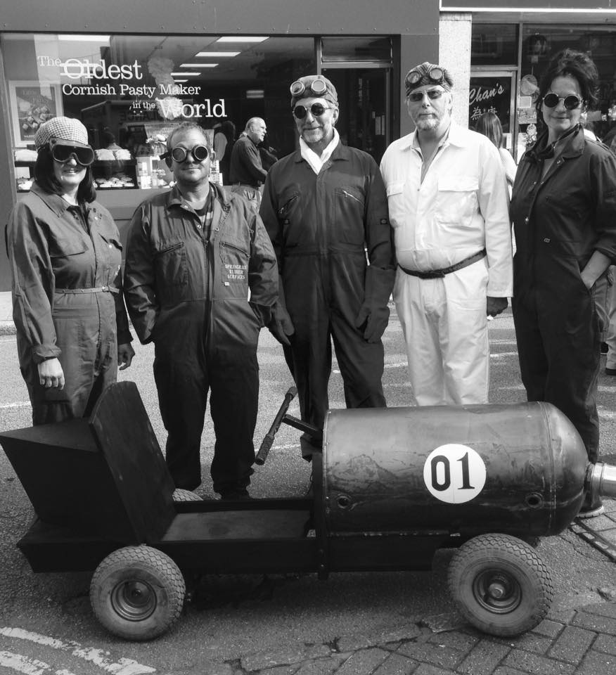 Tyrerecyclers's tweet image. SW Tyre &amp;amp; Rubber Recyclers team at #MineCart #SoapBoxDerby #Penzance with their wee racer! #ManEngine #tyrerecycling