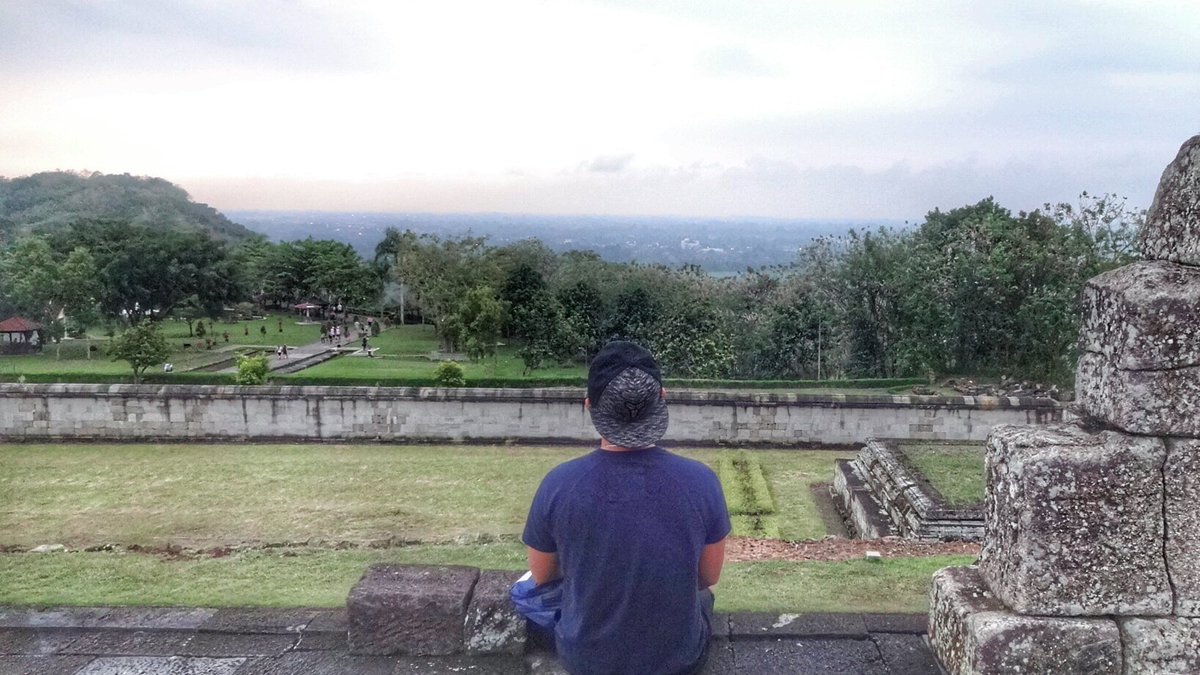 astroboy2282's tweet photo. Menunggu pacar yang entah kapan datang nya... https://t.co/bRRzzRQwTd