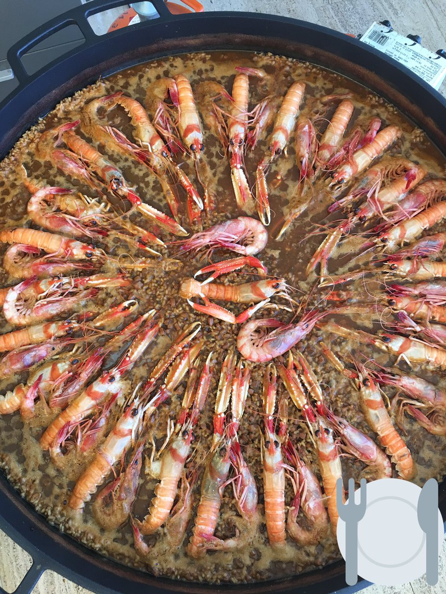 chefjoseandres's tweet photo. A day on the summer's of @spain #foodflock..😎 @TwitterFood feeding 50 at the time! https://t.co/ZDuHc8J1yH