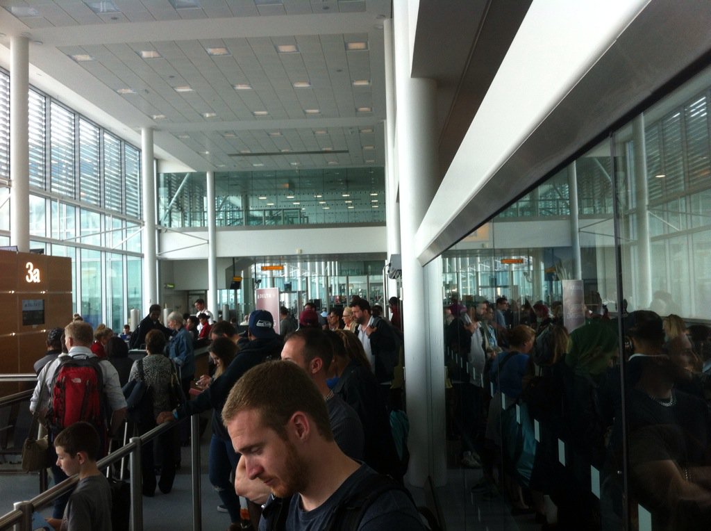 silvershook's tweet image. 30 minutes standing in new queue @Heathrow for #Delta flight to but no one can board without flight plan being filed