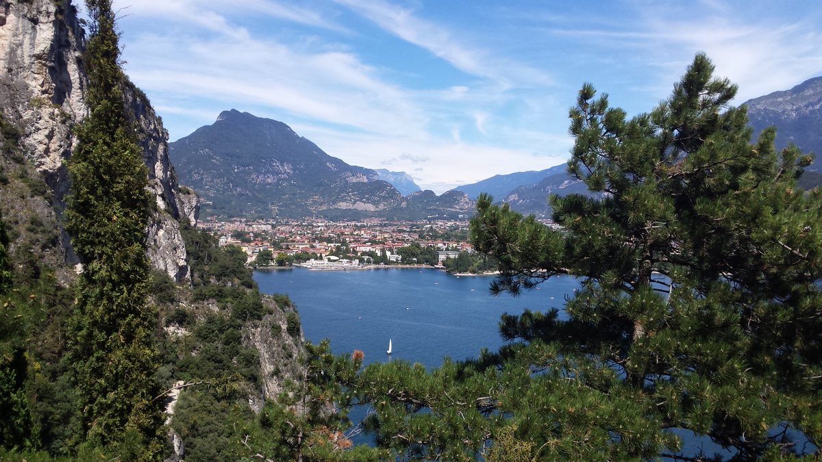 EleBellesini's tweet photo. Strada del Ponale 👣😍
 @VisitTrentino @GardaTrekking @GardaTrentino @LagoGardaPoint https://t.co/XBYo7HhazL