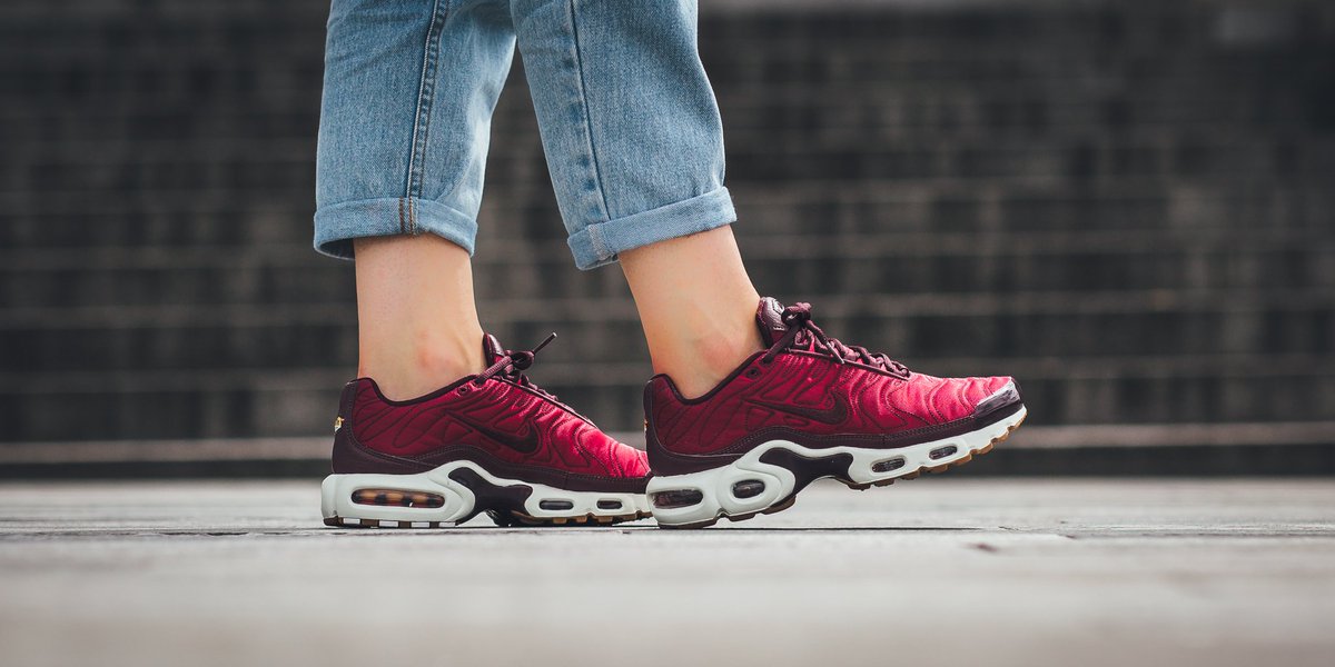 nike air max plus maroon