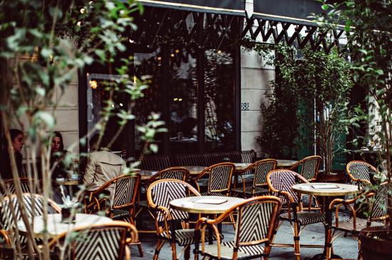 Savoir profiter de la terrasse de l'hôtel Providence ouverte tout l'été (90 rue René Boulanger, 10e).