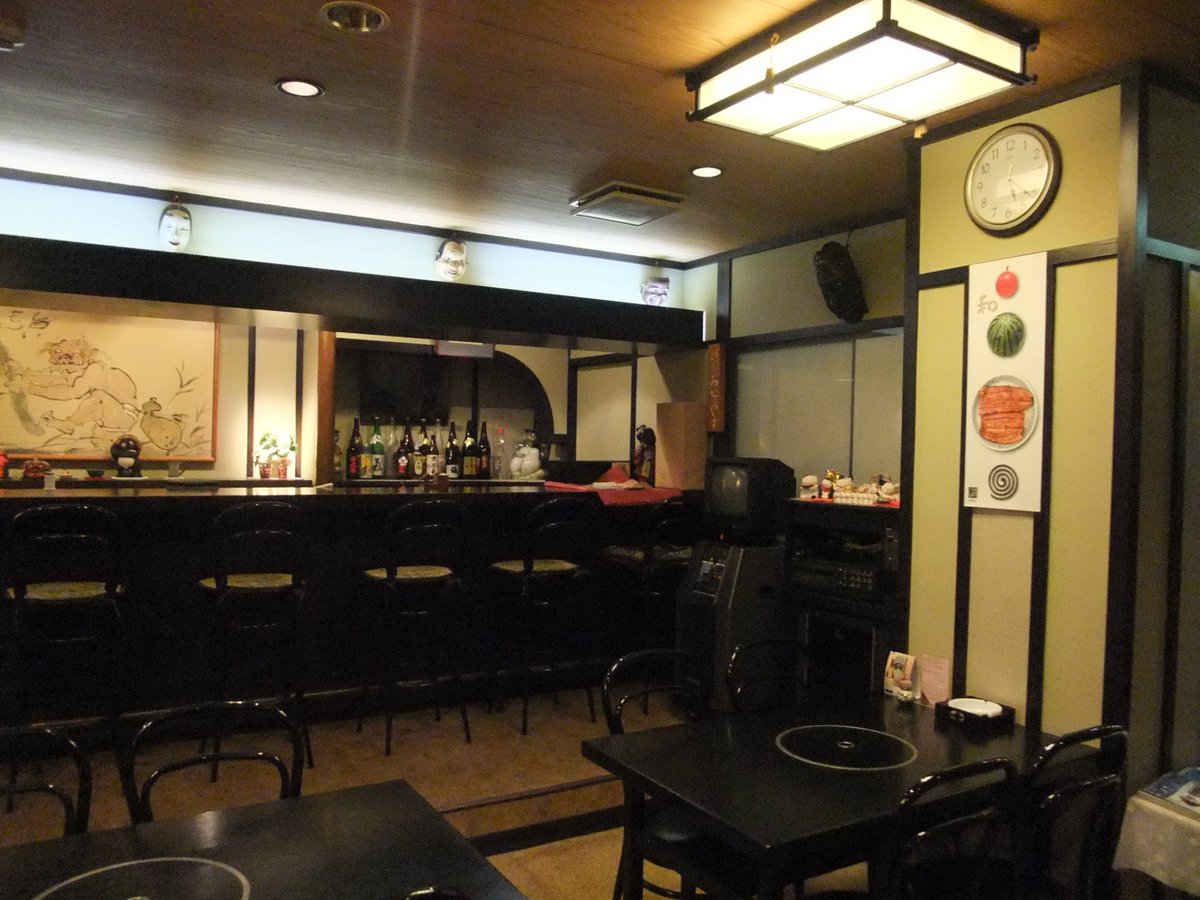 matiumasuda's tweet photo. 割烹「はしもと」（〒617-0826京都府長岡京市開田4丁目1-11ハシモトビルディング地階）の店内。とても綺麗ですしカウンター席やテーブル席もあります。同志社卒 増田真知宇（ますだまちう）撮影 #増田真知宇 #長岡京市 #真知宇 https://t.co/D35b1Shcow