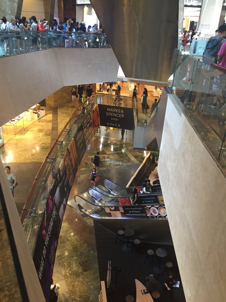 RebecaGuzmanCB's tweet photo. My travelling in Asia is all but over...for now! My favourite #veryicalretail example in Mong Kok #HongKong https://t.co/EnztsagZSY