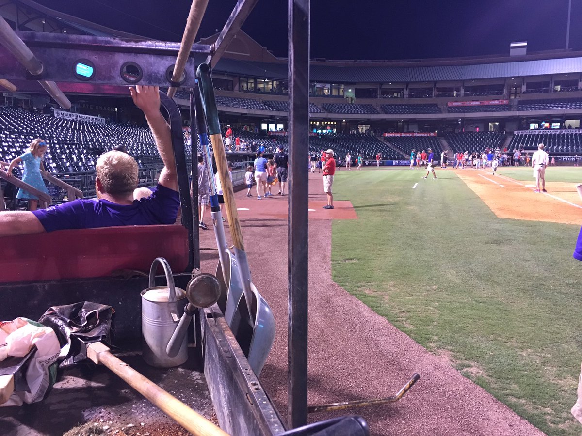 C_Buck10's tweet photo. Waited for a lil over 30 mins last night for kids run the bases. Some twice. Some "kids" had facial hair #turfprobs https://t.co/YZDa7O4uLS
