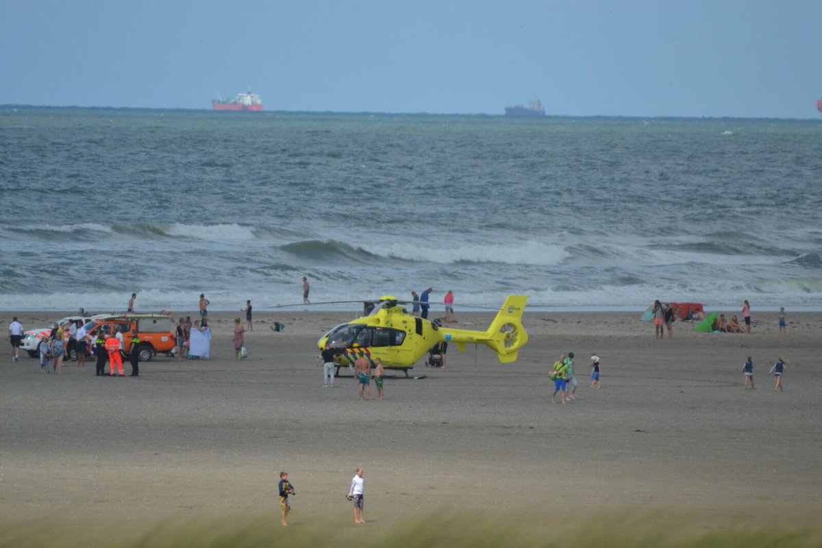 Kijkduin - #strandafslag 7 #MMT #Lifeliner ter plaatse voor medisch incident <a href="/regio15/">Regio15.nl</a>