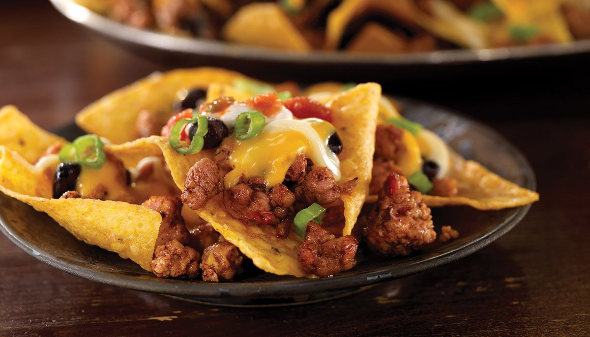 PorkEsSabor's tweet photo. Fútbol: check. Amigos: check. Nachos de Pork con frijoles: ¡Aquí están! https://t.co/3QYZMjS4uW #PrendeElSabor https://t.co/wKGX5ASnzw