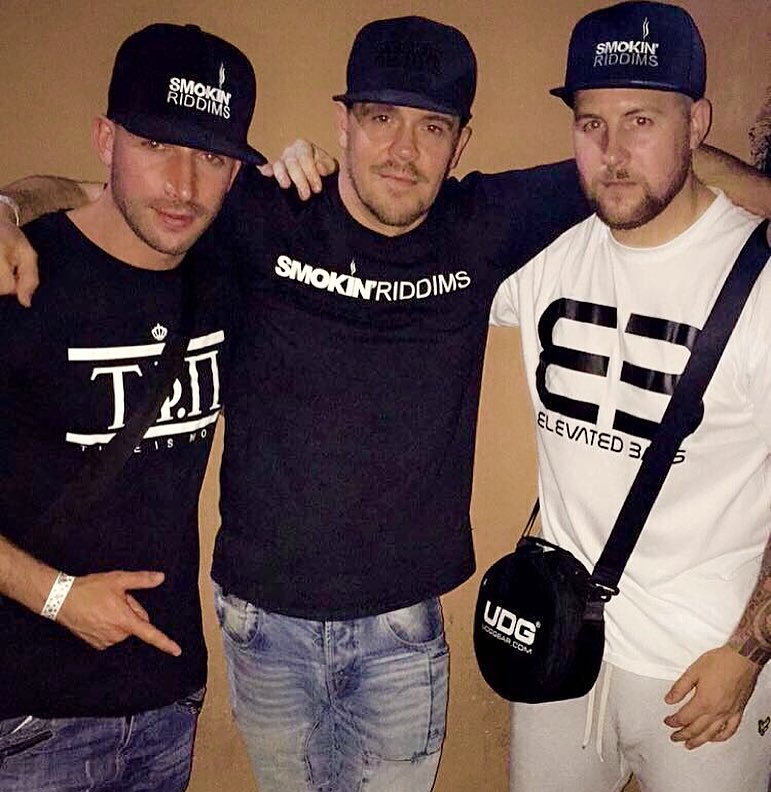 Elevated_Bass_'s tweet image. Big thanks to the birthday boy @Jaydandnb smashing @Club20Reading on sat. Thanks to the #ebarmy who attended #dnbfam