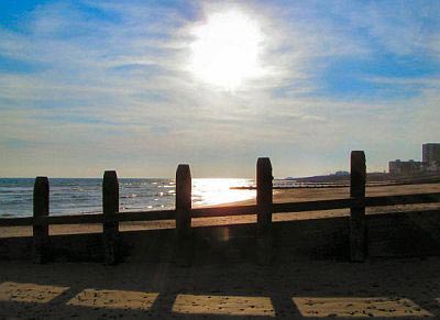 LancingBeach's tweet image. Open till 8pm tonight - cool beer, pizza, topped chips on the beach #soundsprettygoodtome