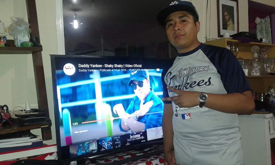 TlaHct's tweet photo. Ya llego el  #ShakyShakyYouTube #Mexico @daddy_yankee @clubbarriofino @MaynaNevarez #DYarmyMX 🔥🔥🚨🚨💃💁 https://t.co/ZlOpXa8Rt2
