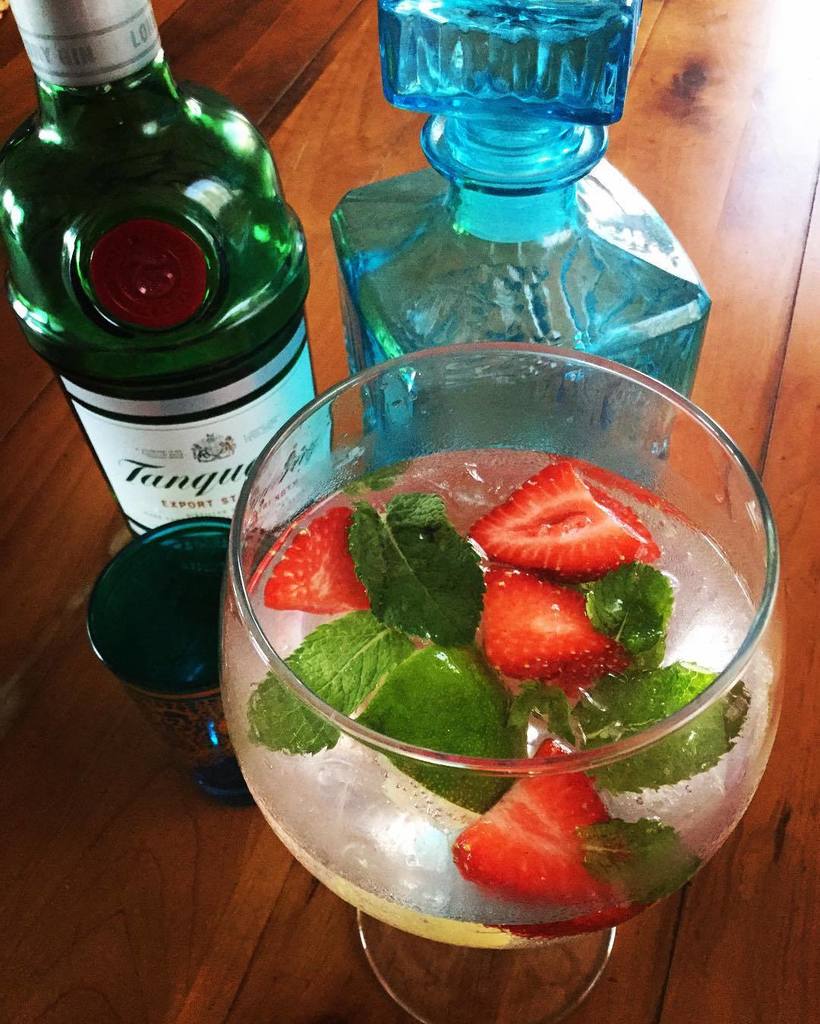 LoveFoodBK's tweet photo. This is how we make our gin &amp; tonics at TBK #freshfruit #tanquary #fevertree #evenings #lovegin #brentwood #essex #… https://t.co/LslrSRXgrW