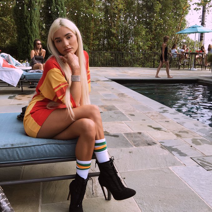 Watch ♕ Pia Mia's leaked NSFW photo on TwXstars