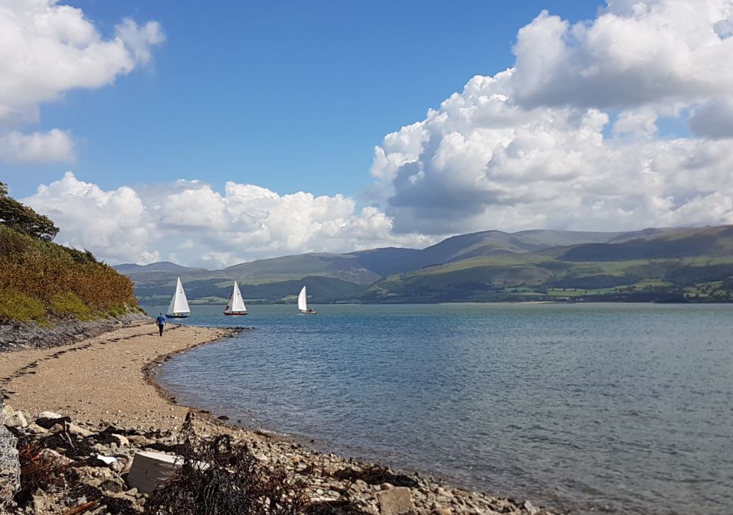 PiwsWales's tweet photo. What a fab day for the #Regatta ! #Gallowspoint #Beaumaris #Sailing #menaistraitregatta #sailing #Anglesey #ocean https://t.co/HPATfPhkwZ