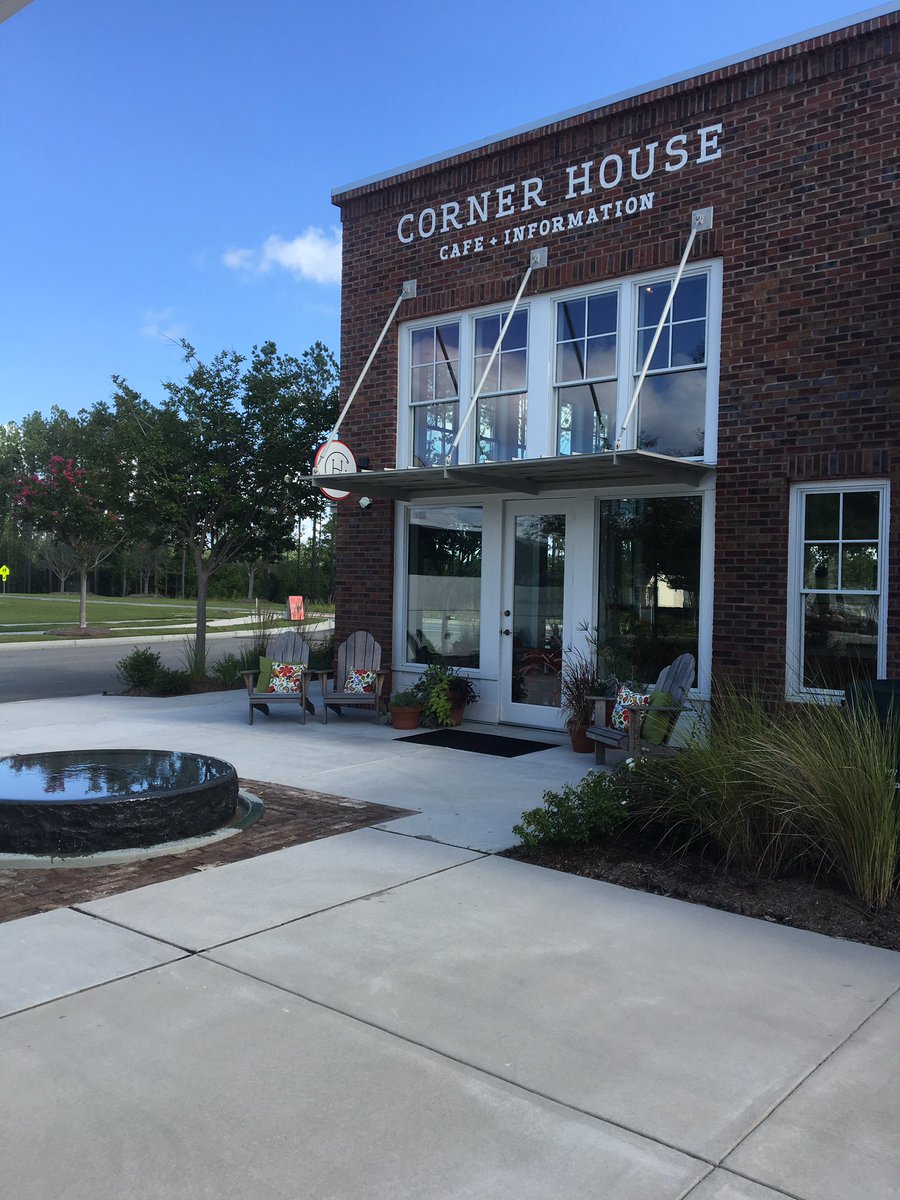oliviagsc's tweet photo. It's #Realtor day for Keller Williams agents at gorgeous #SummersCorner in #SummervilleSC Ready to move right in! https://t.co/JALwyWYNyS