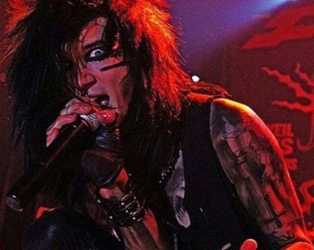 teamandyblack's tweet photo. @andyblack crazy eyes! #aBVBdecade #BVB #BvBarmy #AndyBiersack #AndyBLACK #STWOF #bvb5 https://t.co/wLNvUufAoF