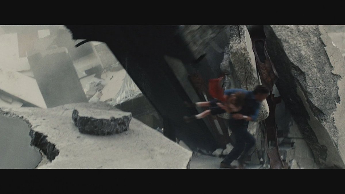 몇번 언급했던 장면
파란옷에 휘날리는 빨간천...의도한것인지는 모르지만 참 의미심장하죠 이래서 뱃대숲을 참 조아해