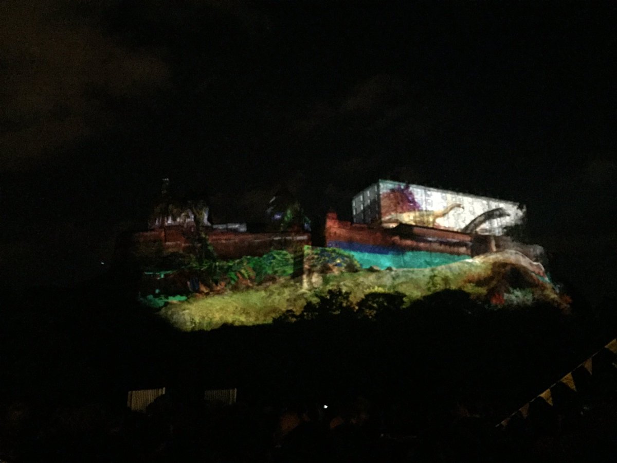 remarkableprop's tweet photo. Not for sale but one of my favourite #remarkableproperties in #Edinburgh at the #deeptime light show last night https://t.co/4o2uxf67jF