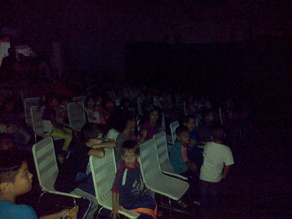 FundacionDMCP's tweet photo. Cine infantil realizado el 7/08 del 2016 en el antiguo Cine Rex, evento realizado por la @FundacionDMCP https://t.co/FcVoQyH1xu