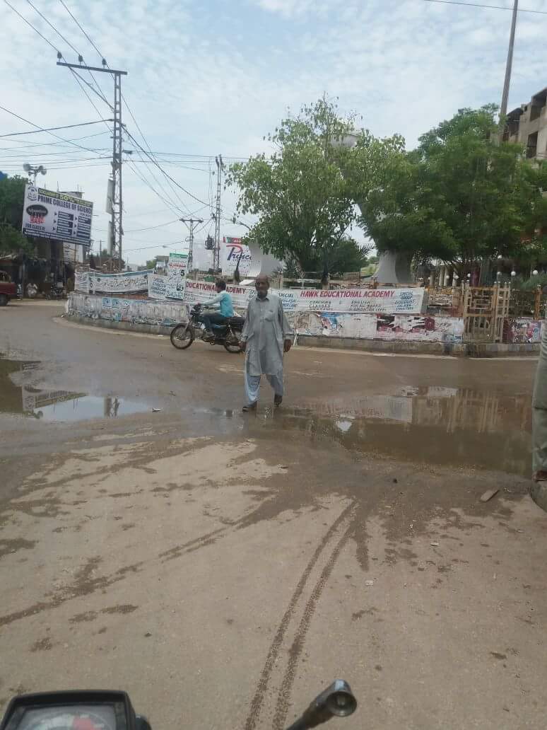 JamKhanShoroPPP's tweet photo. Today's morning pics of roads Latifabad , Fateh Chock main road, Autobhan Road.. roads are clear..#LGDeptSindh #PPP https://t.co/uCFVlyNGok