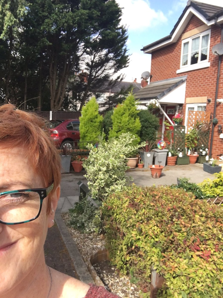 barbs_muir's tweet photo. Beautiful gardens on schemes in Blackpool #schemeinspection #passionate https://t.co/ufhJd1e44C