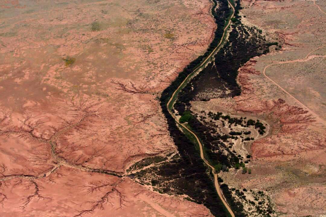 AdLibitur2012's tweet photo. "Desert Arteries" DIGITAL ART, PHOTOGRAPHY via @ArtLoupe. #LANDSCAPE #REALISM #NEW #MEXICO #NM #AERIAL #PHOTO #RI... https://t.co/cfYAySTpxp