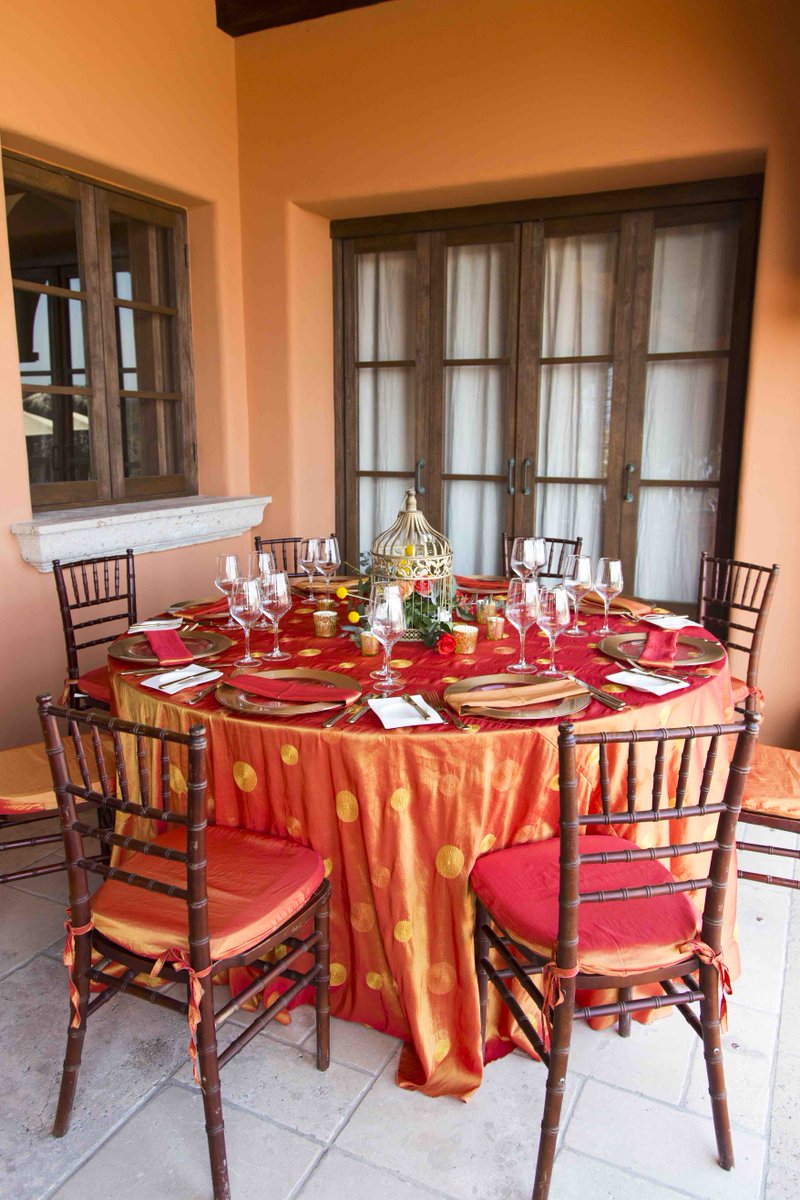 delcaboevents's tweet photo. #GlamourMonday Our orange-on-orange polka dot linen, at #VillaVistaBallena!
#delcaboeventdesign https://t.co/EzMsSxlWhq