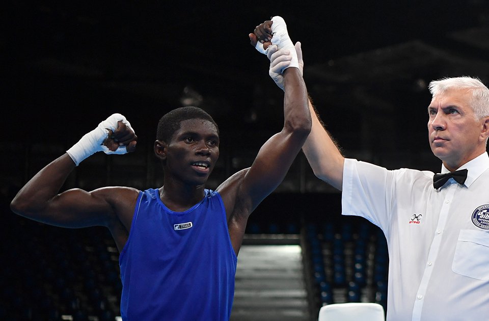 NoticiasCaracol's tweet photo. ¡Triunfazo! Por decisión unánime, Yuberjén Martínez le ganó al filipino Rogen Landen https://t.co/iNVrfkYcfA #Boxeo https://t.co/HTbBRSwntN