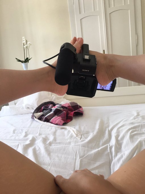 Have you ever wondered how I record solo videos? ????

https://t.co/uQQmNHM7JA

#feet #footfetish #dork