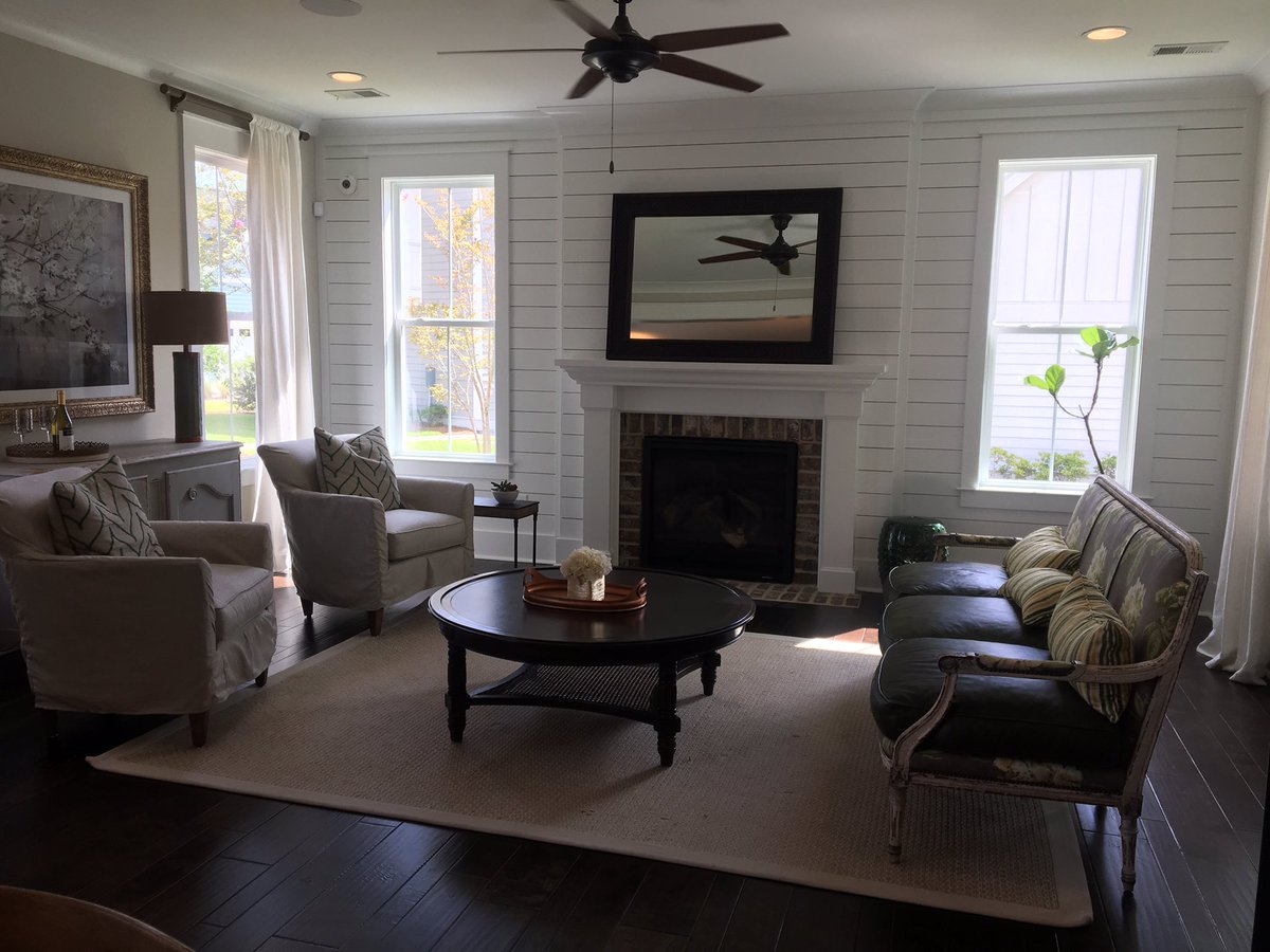 oliviagsc's tweet photo. Calling all #shiplap and #exposedbrick lovers @SummersCornerSC in #CharlestonSC! 😍 #perfection https://t.co/563LpCW2YH