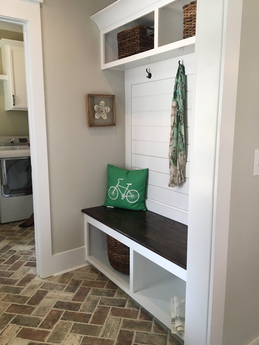 oliviagsc's tweet photo. Calling all #shiplap and #exposedbrick lovers @SummersCornerSC in #CharlestonSC! 😍 #perfection https://t.co/563LpCW2YH